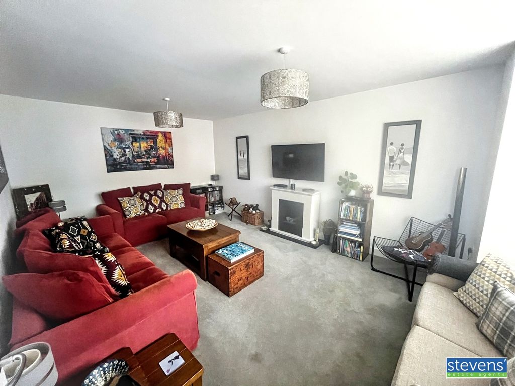 Property photo 3 of 25 Image00018