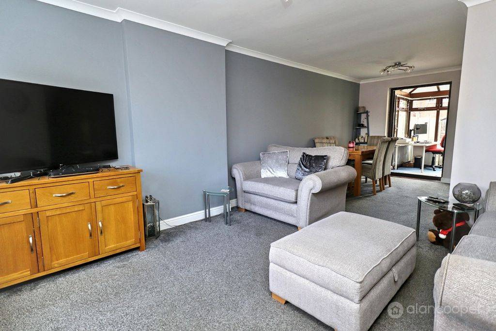 Property photo 2 of 16 5211084