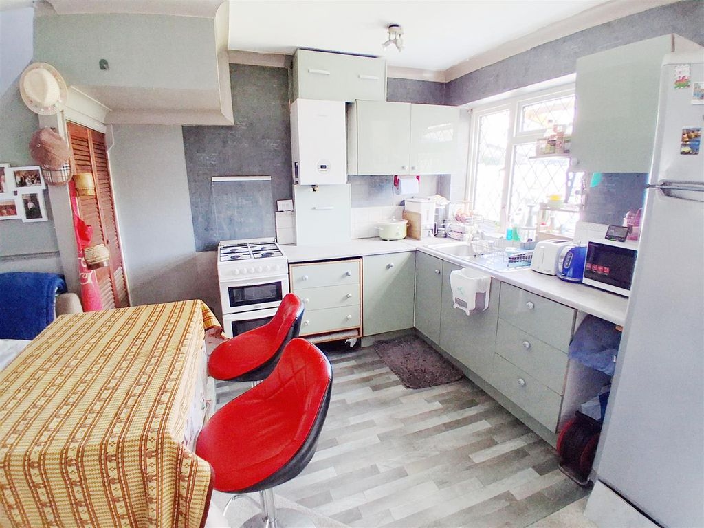 Property photo 3 of 16 4