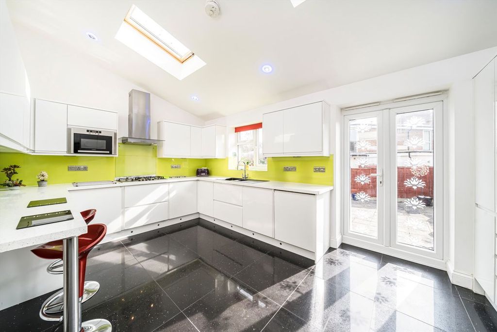 Property photo 3 of 9