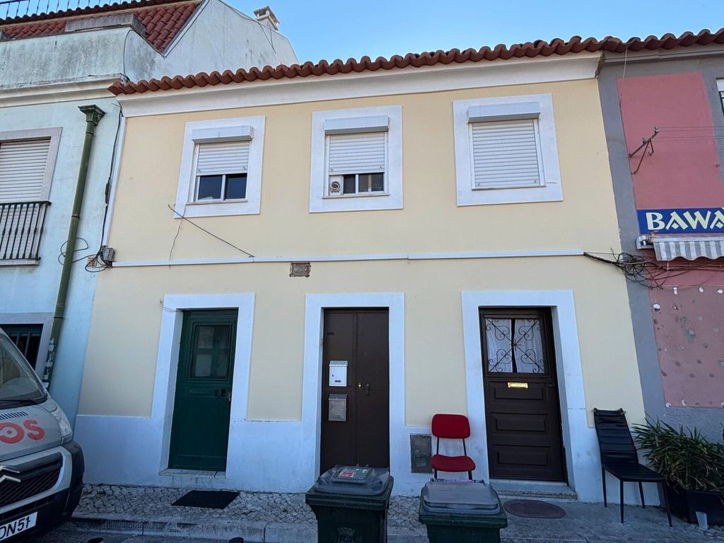 Property photo 1 of 17 Property In Full Ownership With 4 Independent Uses In Alcântara