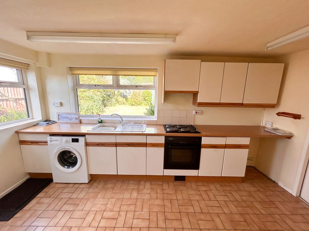 Property photo 3 of 12 Kitchen 1
