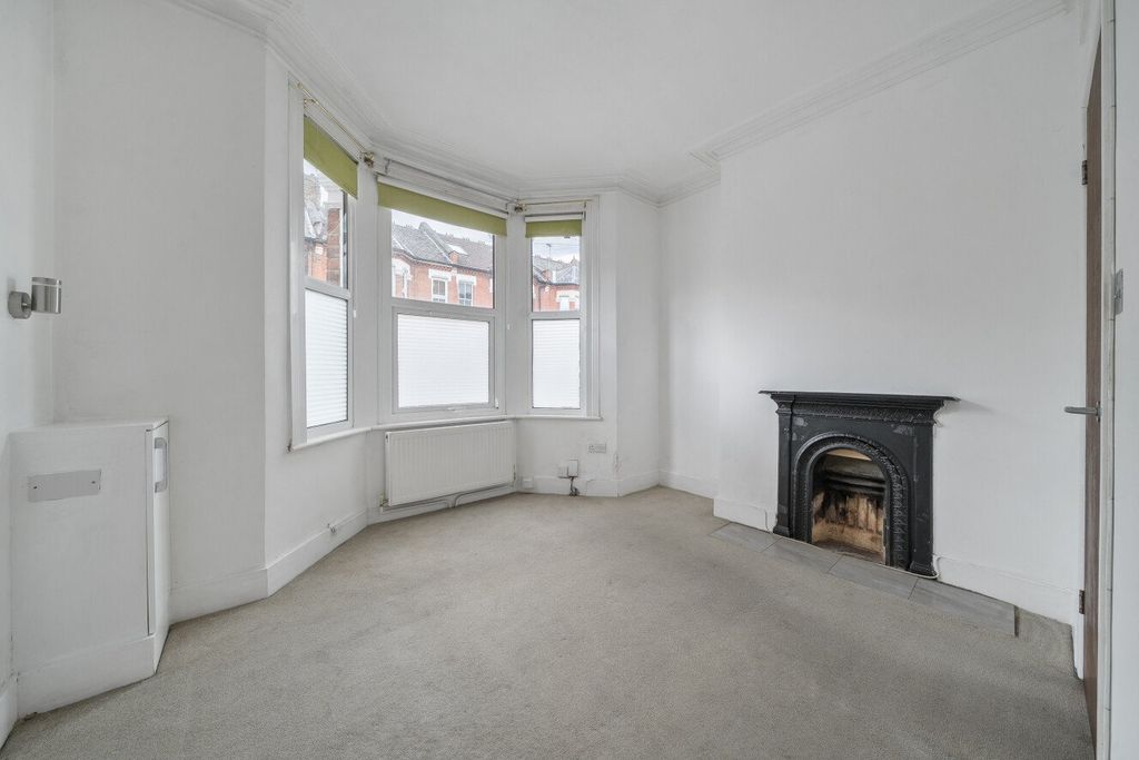 Property photo 2 of 17 Picture No. 32