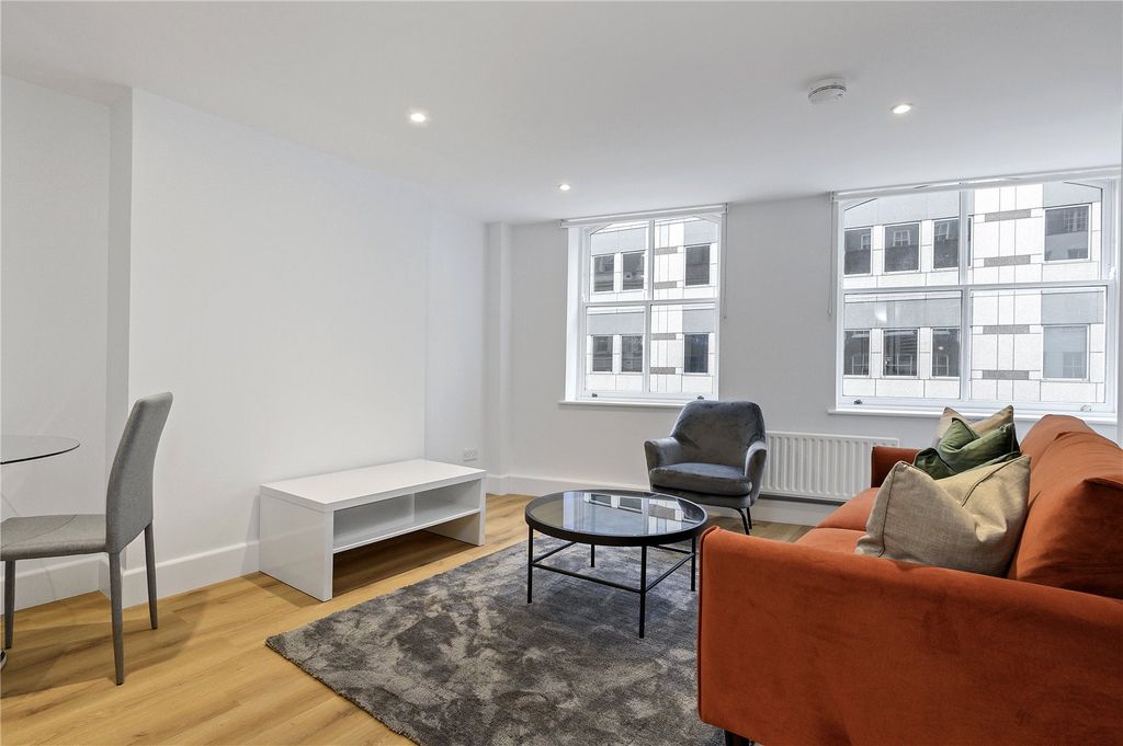 Property photo 3 of 8 Reception