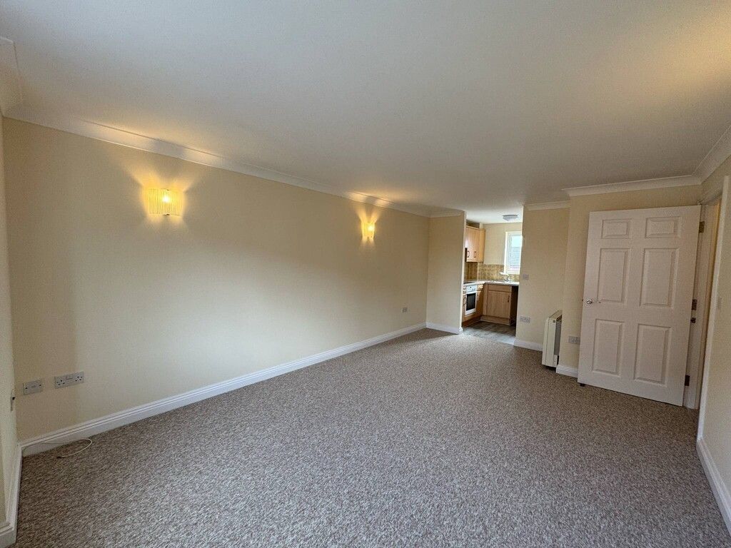 Property photo 3 of 7 Lounge