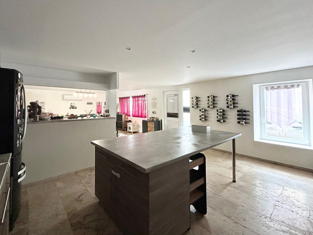 Property photo 3 of 25