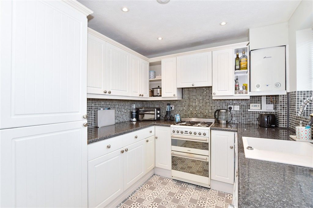 Property photo 3 of 10 Kitchen
