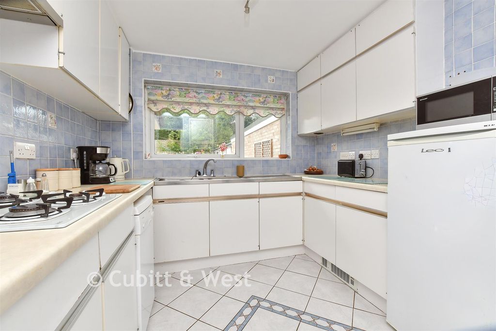 Property photo 3 of 16 Kitchen