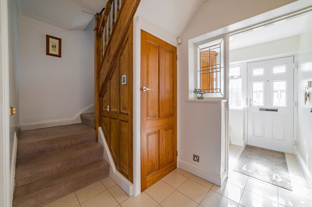 Property photo 3 of 34