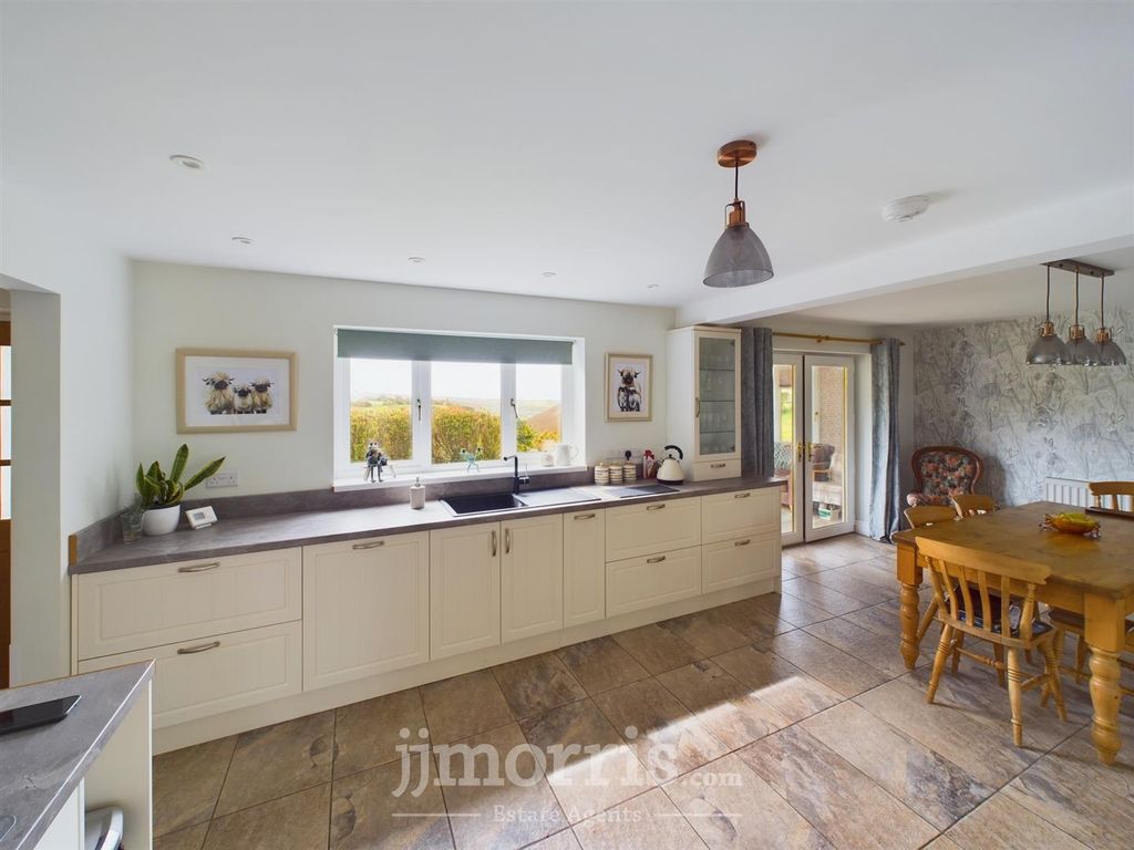 Property photo 3 of 33 Kitchen/Dining Room