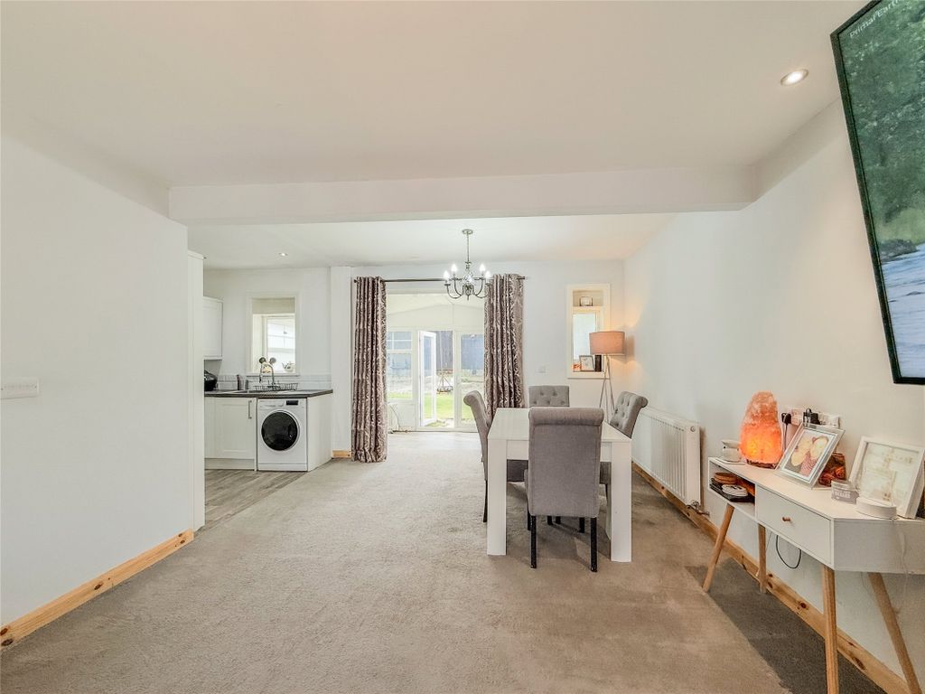Property photo 3 of 16 Dining Area