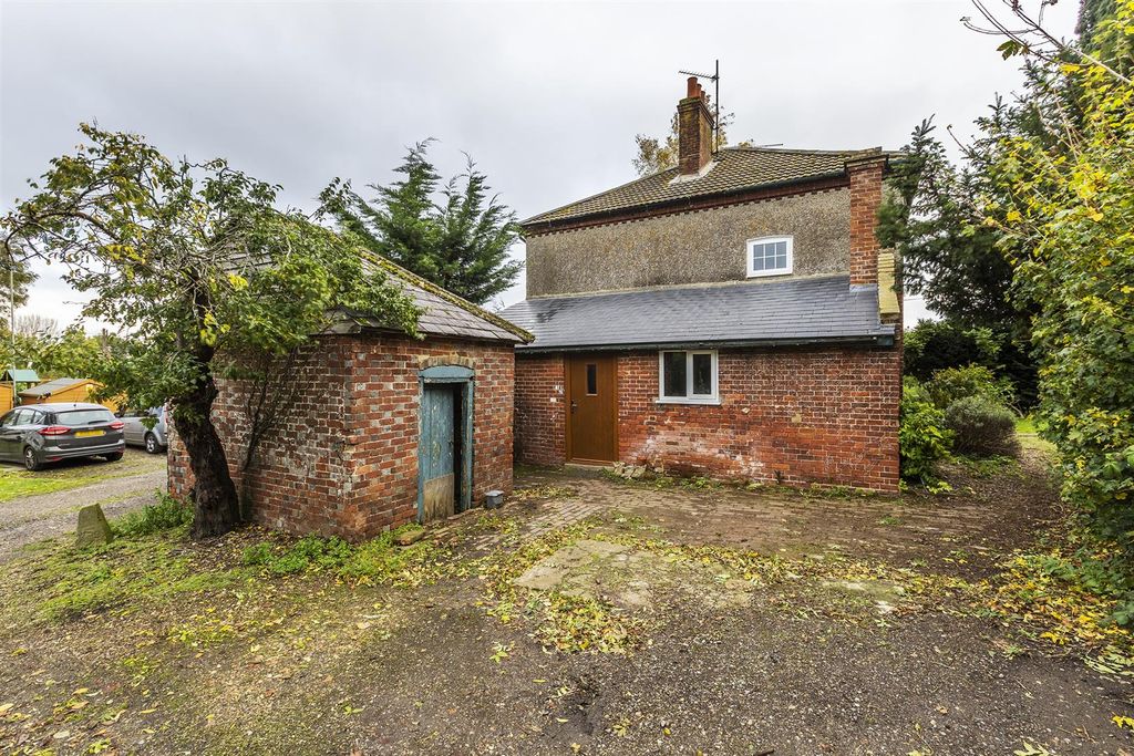 Property photo 2 of 27