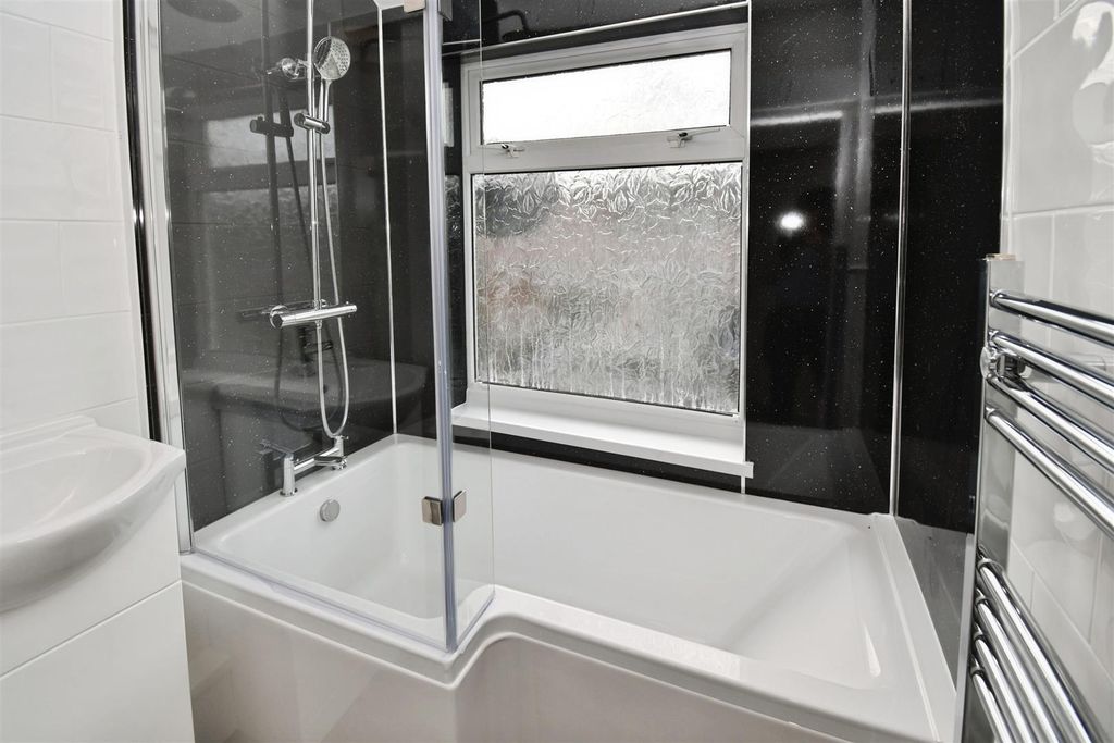 Property photo 3 of 13 Bathroom