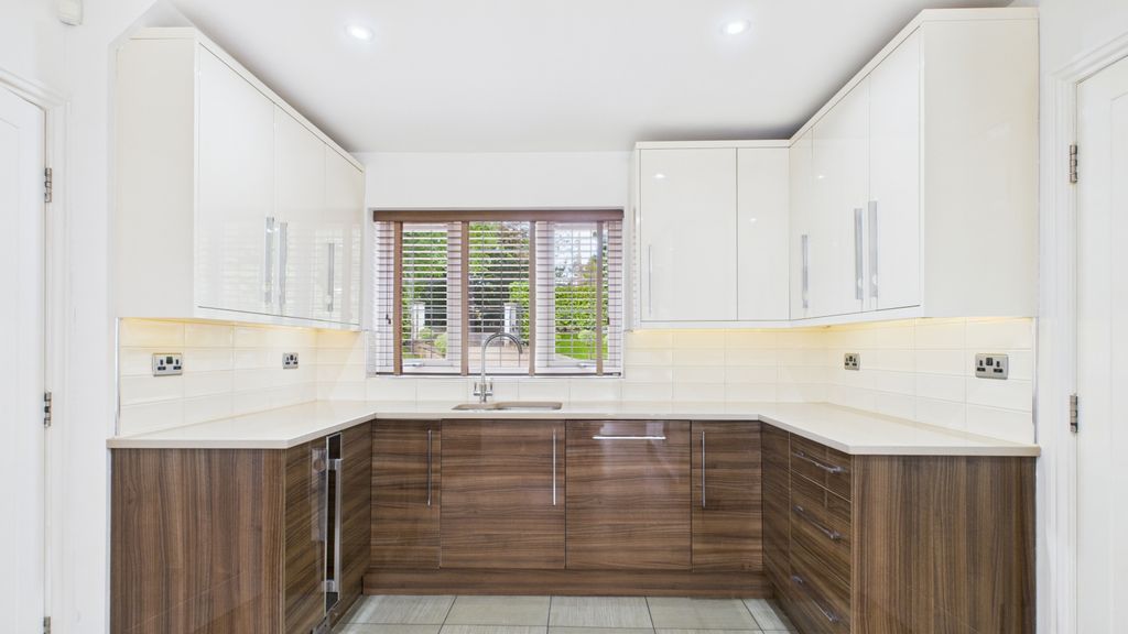 Property photo 3 of 17 Gallery