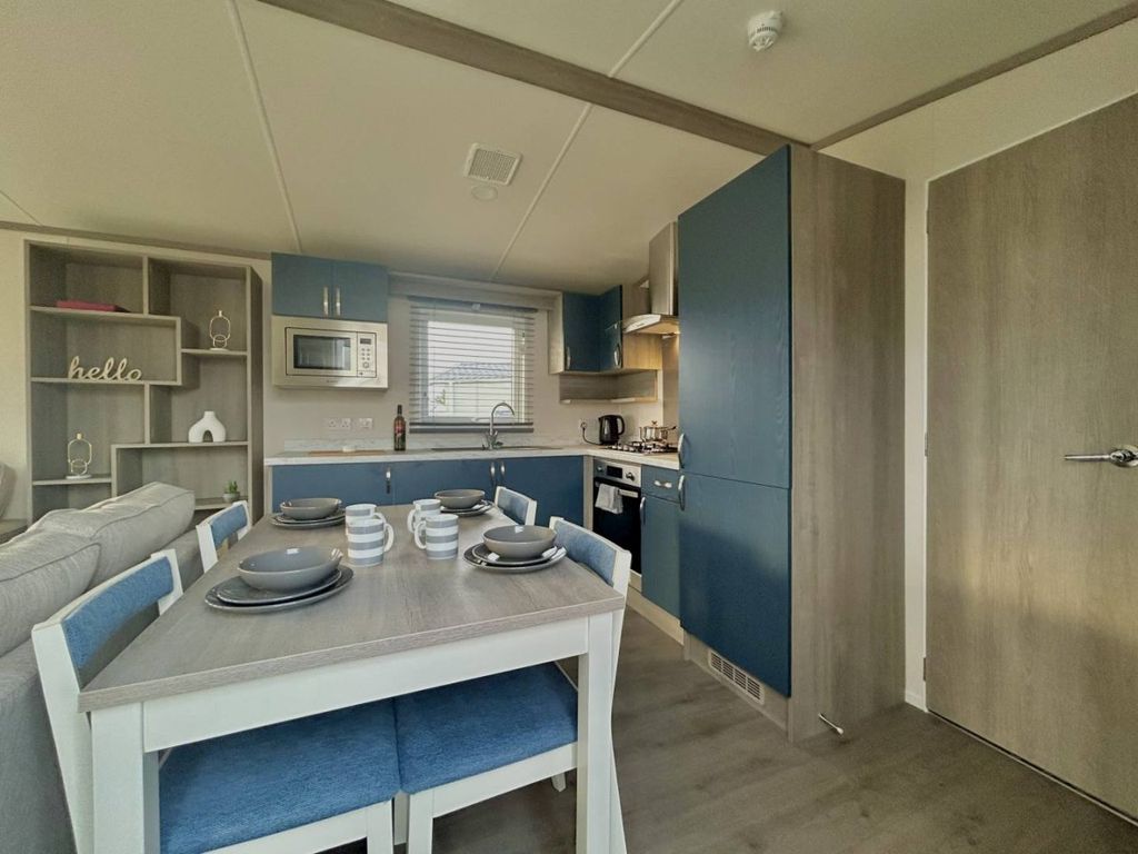 Property photo 3 of 5 Regal Retreat Brad29110224 Dining 1