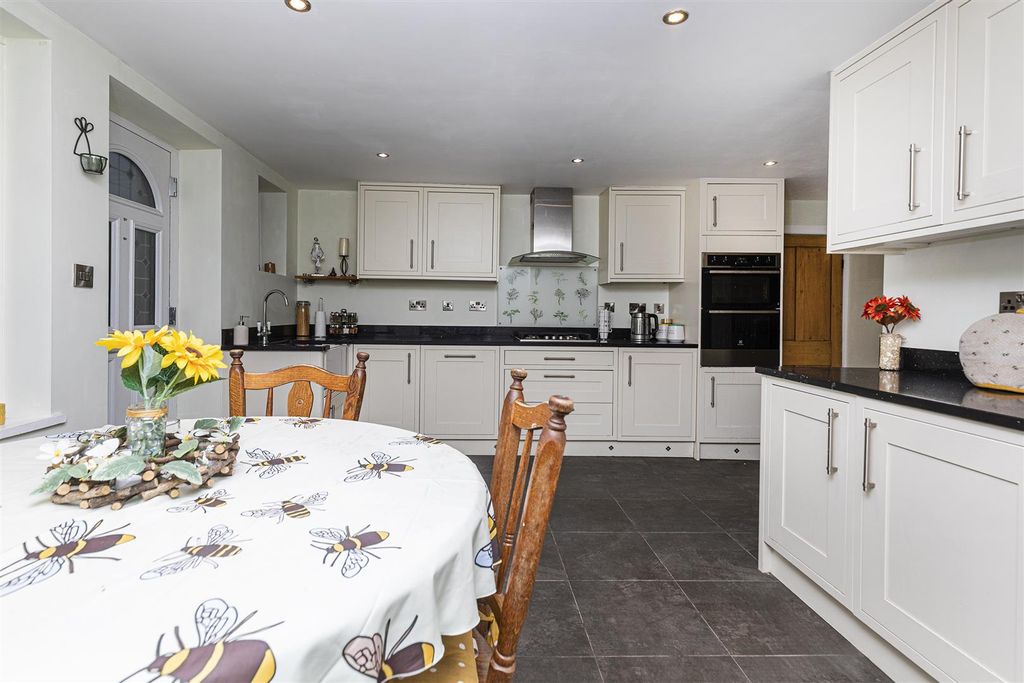 Property photo 2 of 40 Kitchen Diner