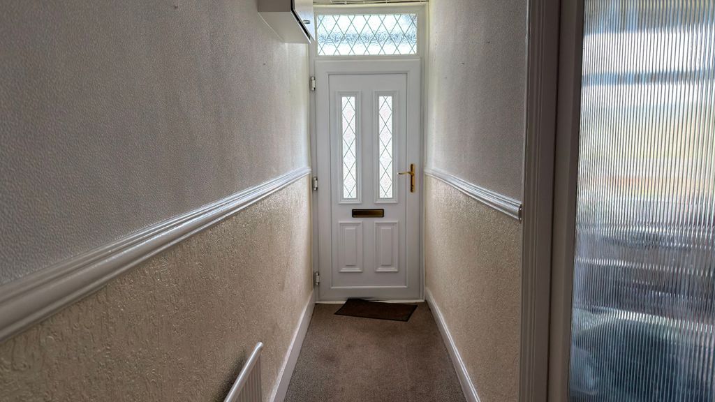 Property photo 2 of 28