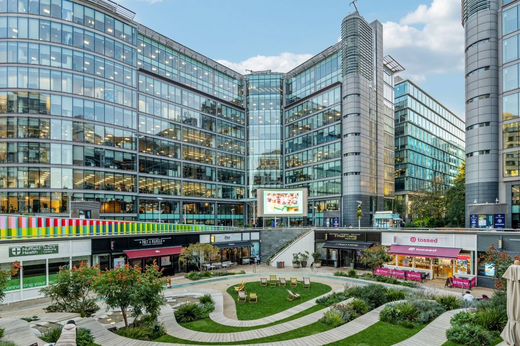 Property photo 2 of 39 Amphitheatre