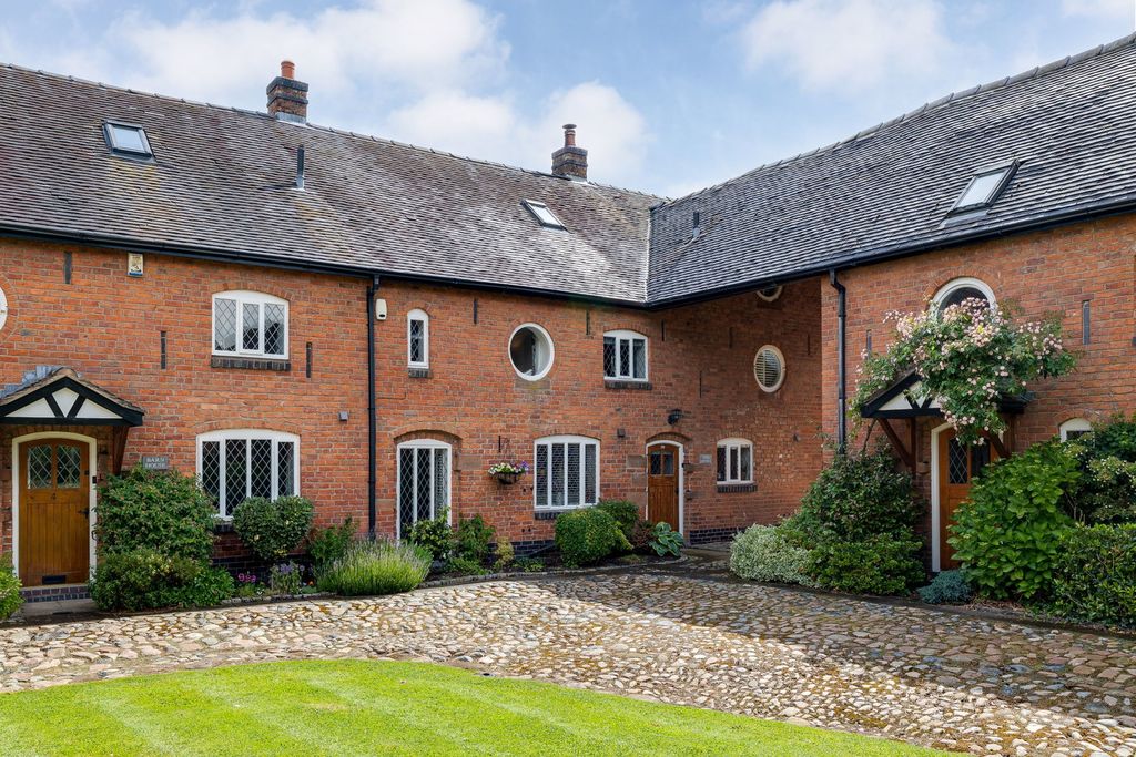 Property photo 2 of 45