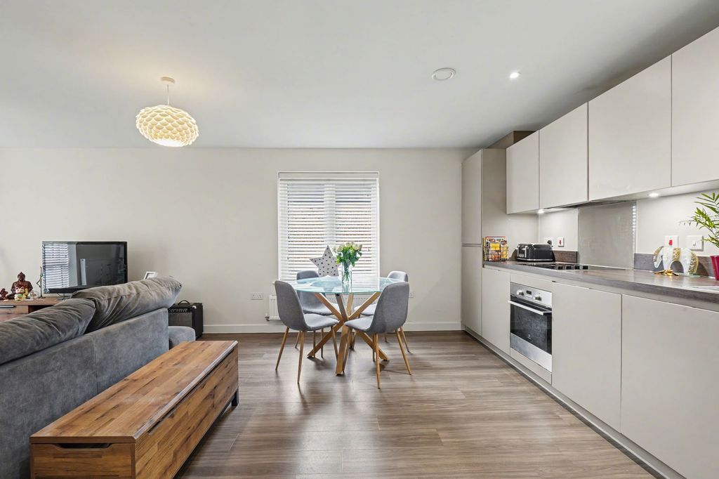 Property photo 3 of 18