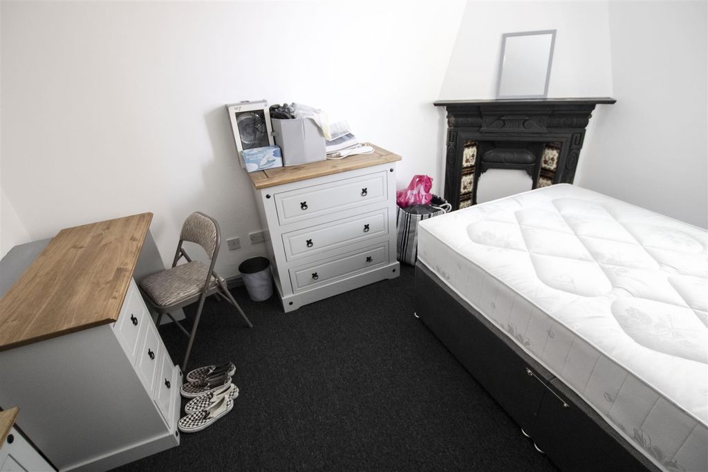 2 bed shared accommodation to rentGreenfield Road, Harborne, Birmingham, West Midlands B17 photo 4