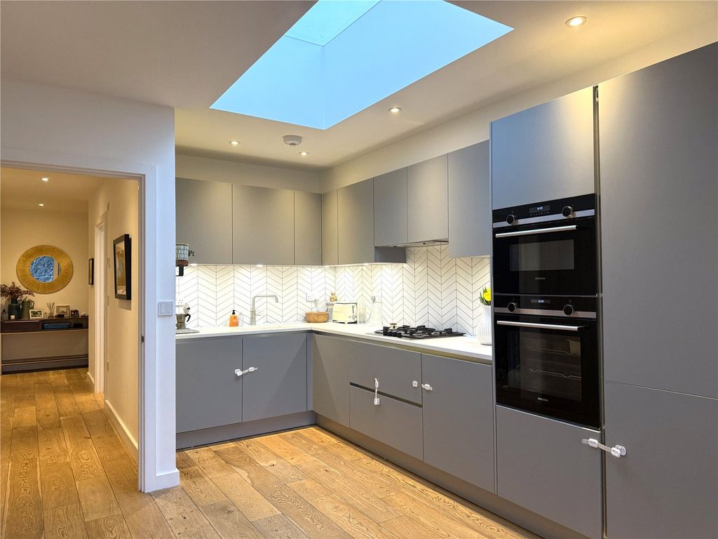 Property photo 3 of 14 Picture No. 21