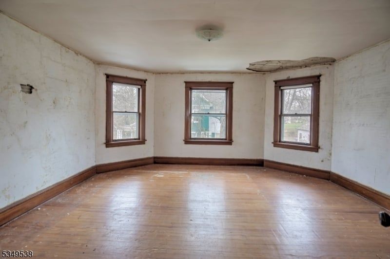 Property photo 3 of 8 <Alttext/>