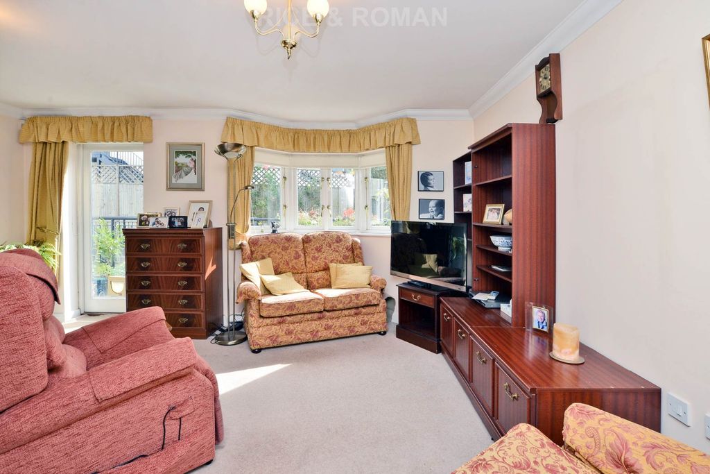 Property photo 2 of 8