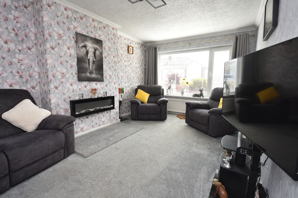 Property photo 2 of 28