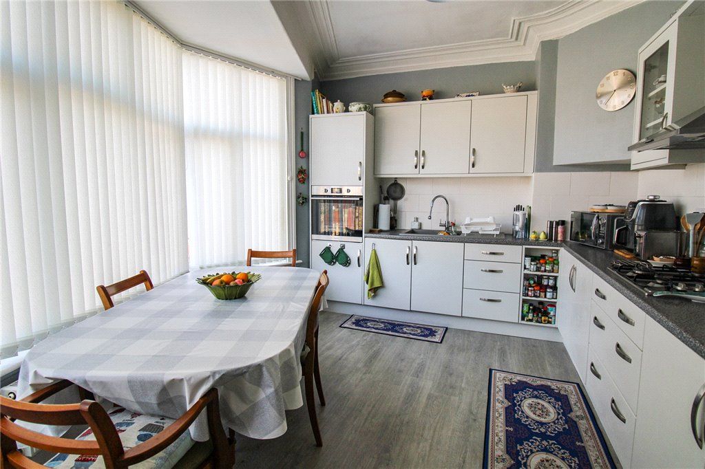 Property photo 3 of 12 Dining Kitchen
