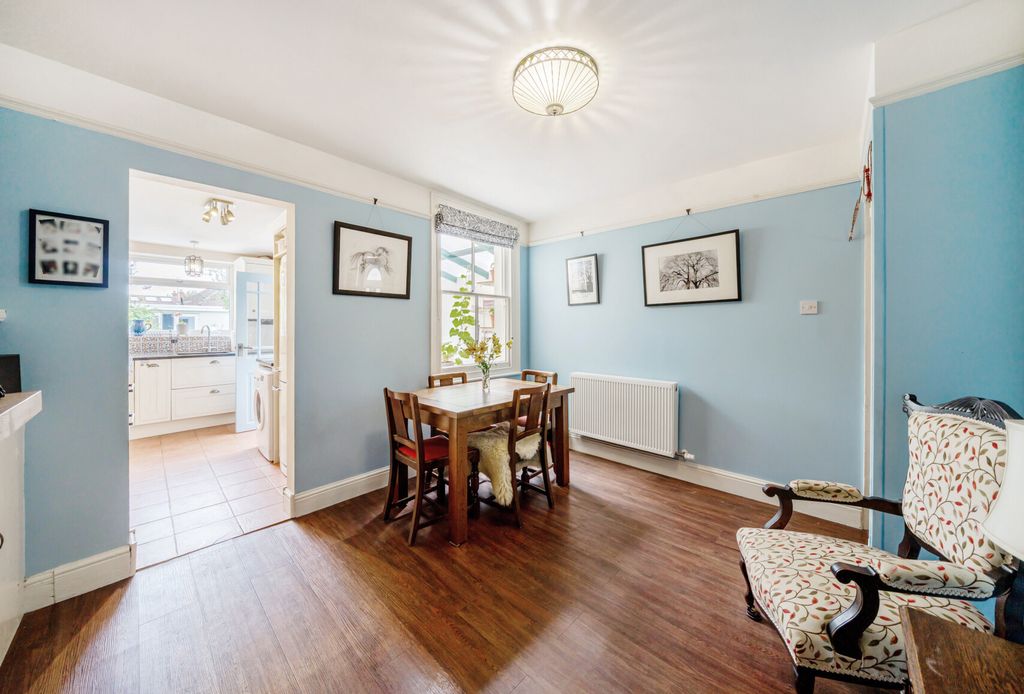 Property photo 3 of 16 1324767-22-687511...