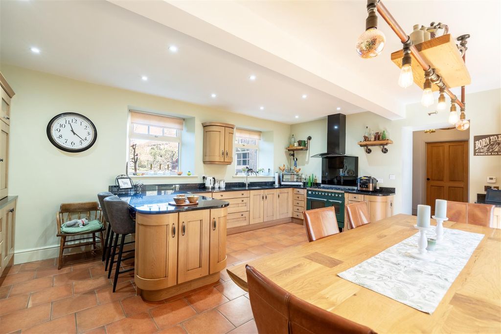 Property photo 3 of 15 Kitchen / Diner