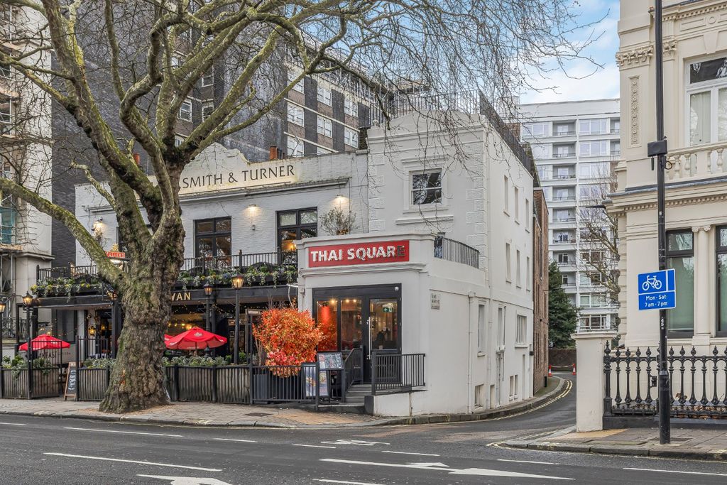 Property photo 2 of 10 External