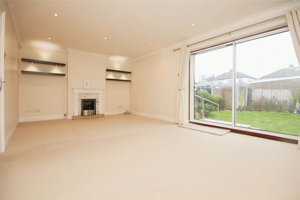 Property photo 2 of 13 Lounge