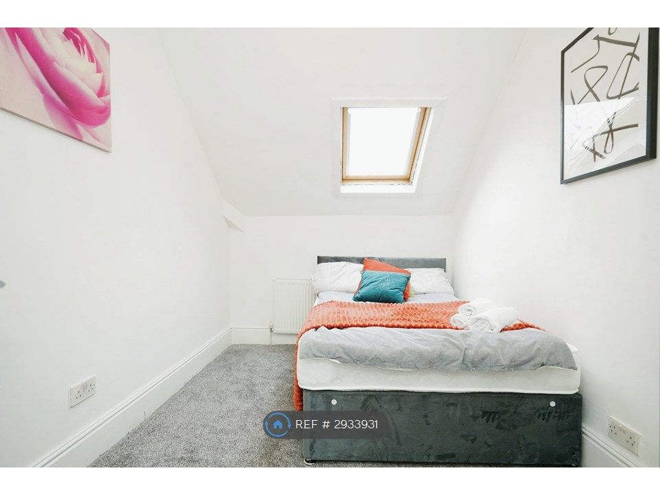 Property photo 1 of 6 Single Room