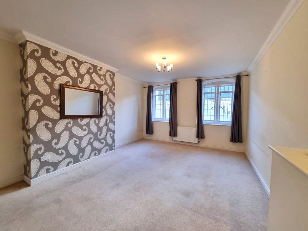 Property photo 2 of 15 Lounge