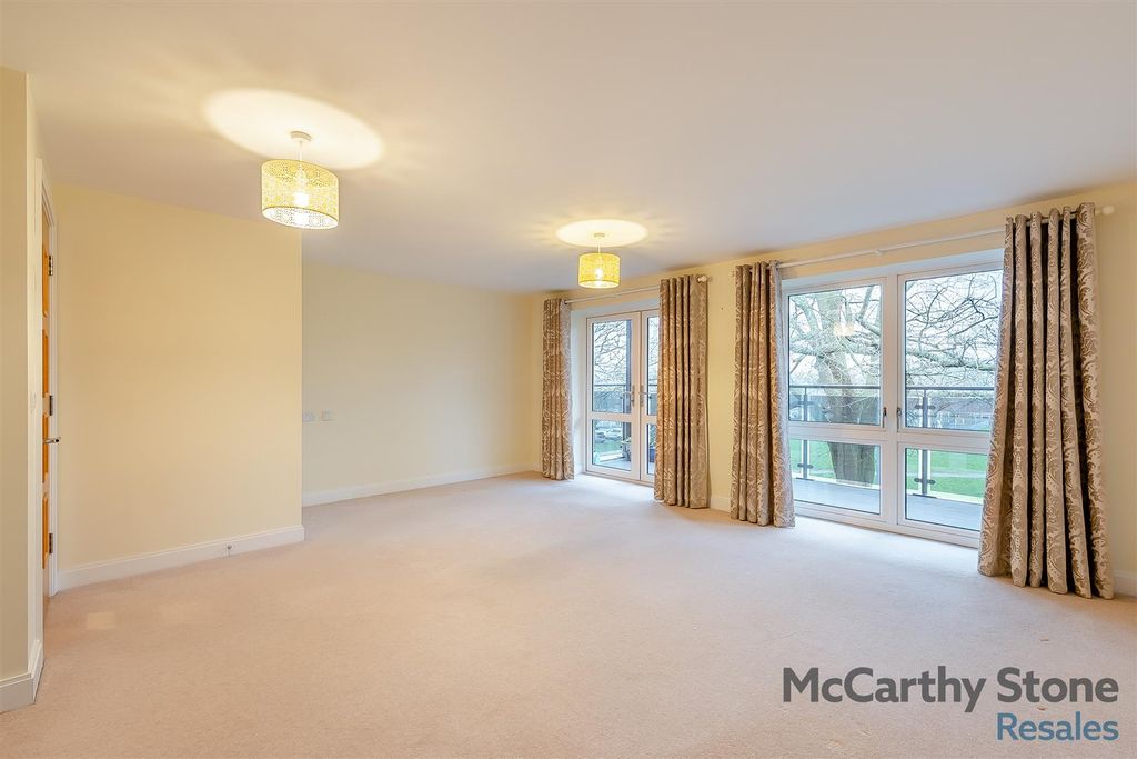 Property photo 2 of 37 8635986-Interior18.Jpg
