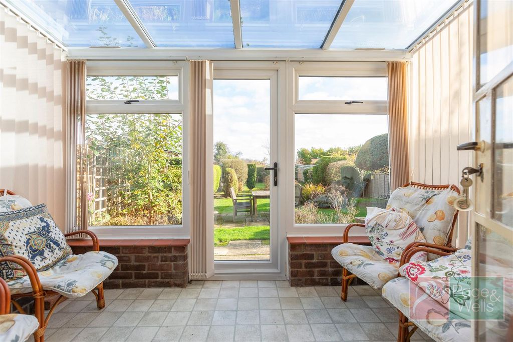 Property photo 3 of 16 Conservatory