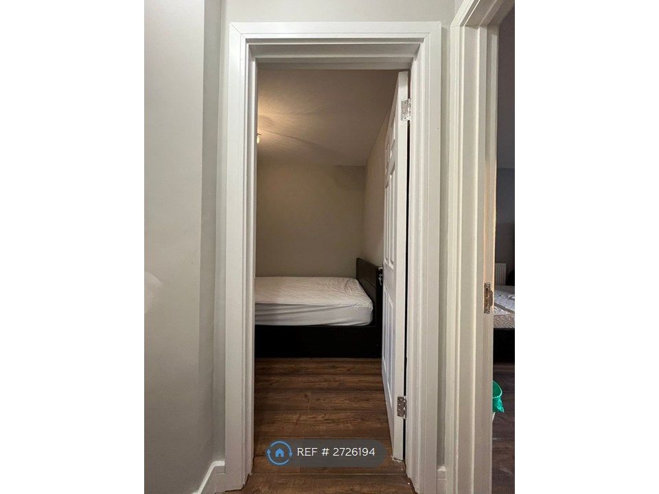 Property photo 3 of 8 Entrance