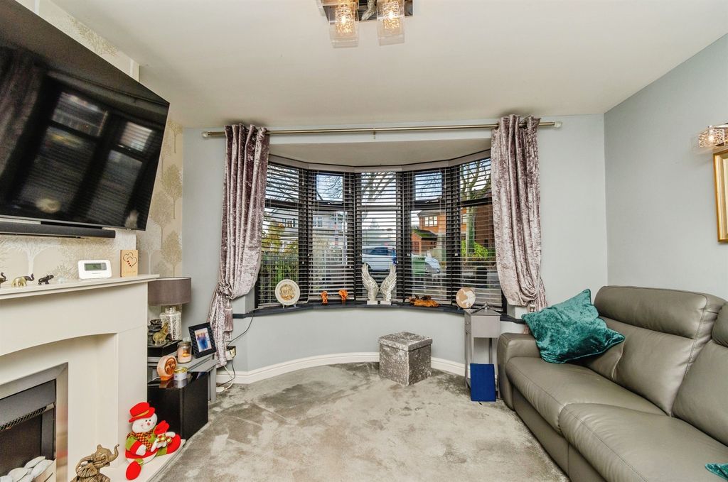 Property photo 2 of 21