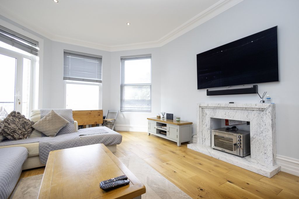 Property photo 2 of 12 Jt3A7096