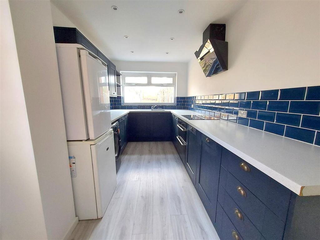 Property photo 2 of 14 Kitchen