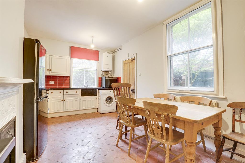 Property photo 3 of 17 10787.Jpg