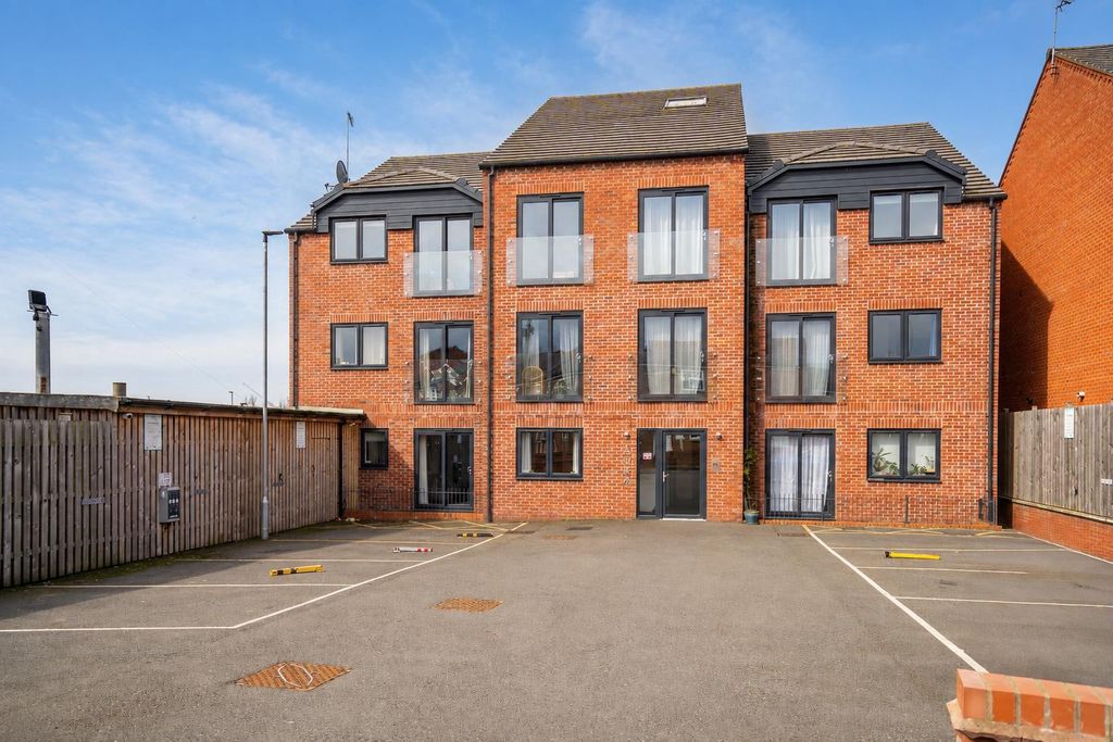 Property photo 1 of 14 External