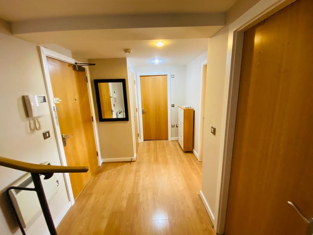Property photo 3 of 11 Entrance/Vestibule