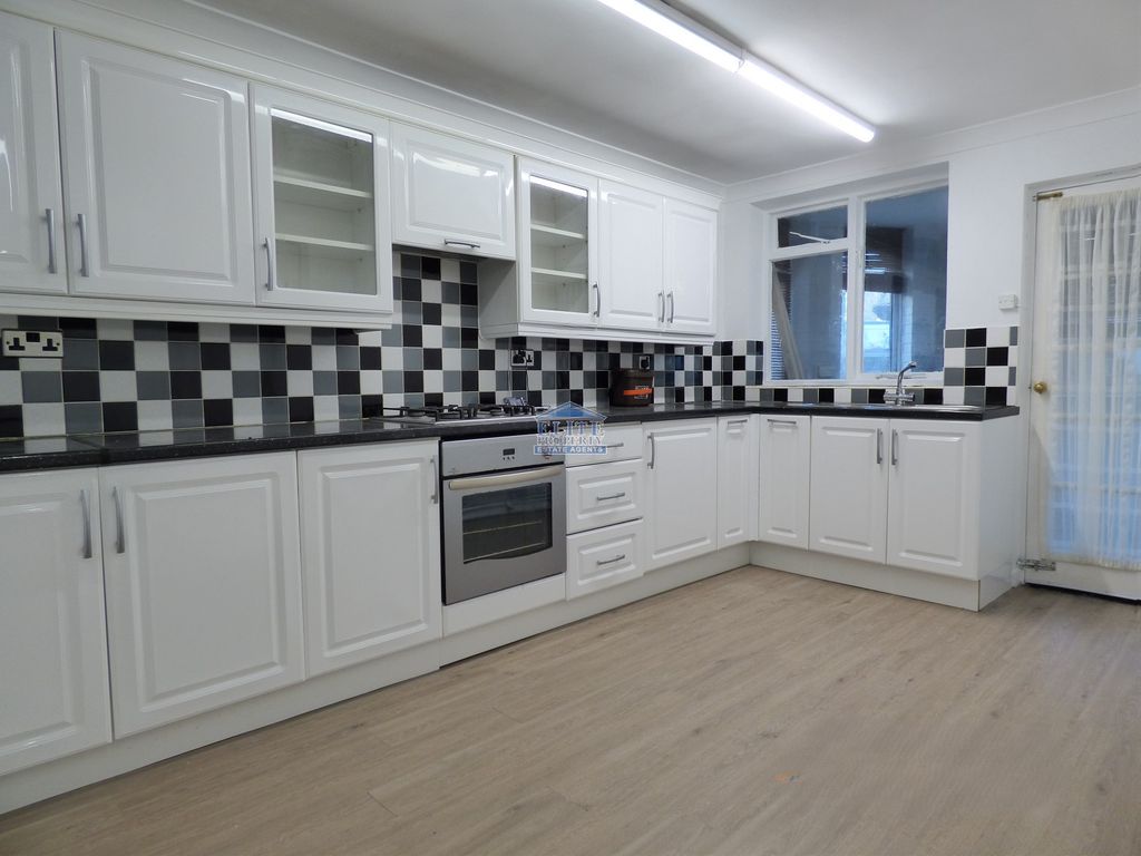 Property photo 2 of 12 Kitchen