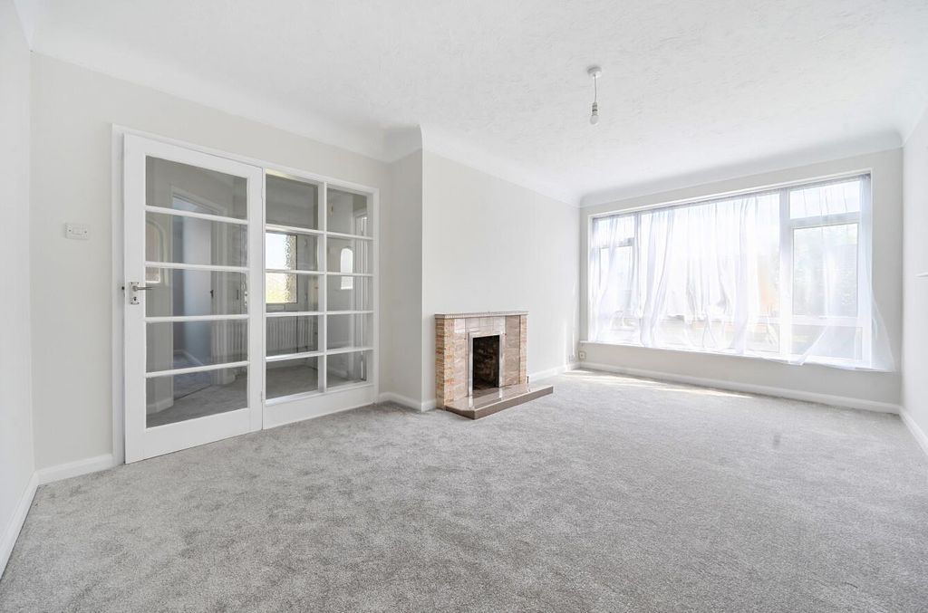 Property photo 3 of 16 3 Constatine Avenue 3 (12).Jpg