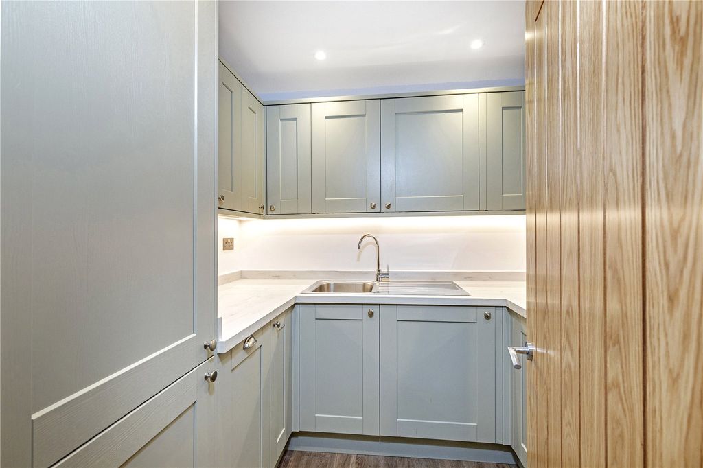 Property photo 2 of 8 Kitchen