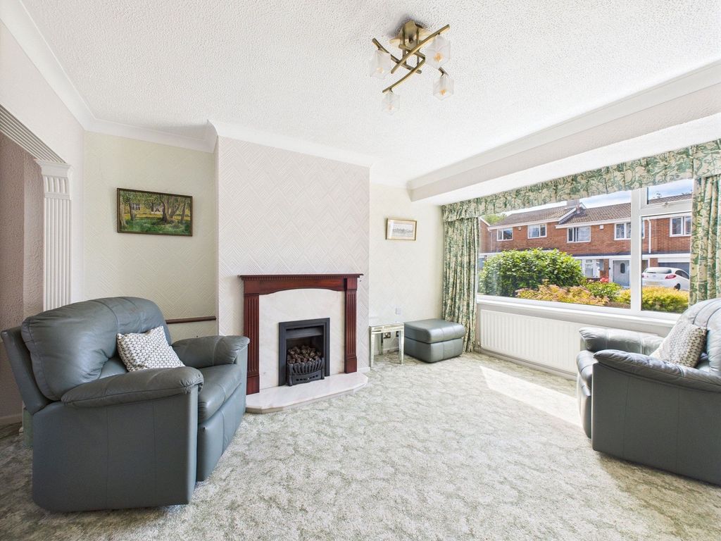 Property photo 2 of 11 Lounge