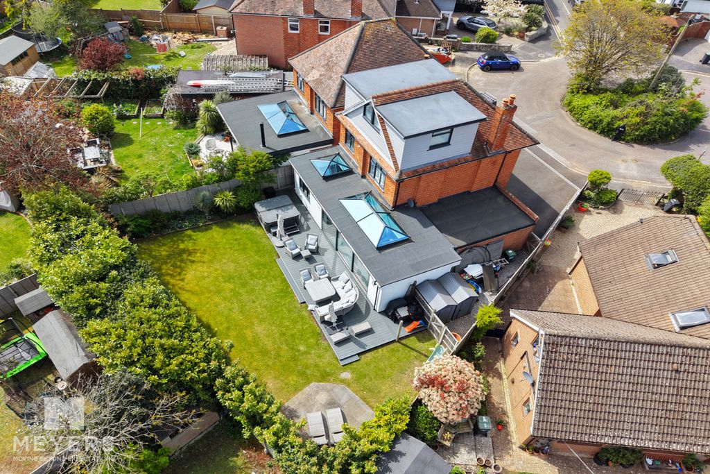 Property photo 2 of 41